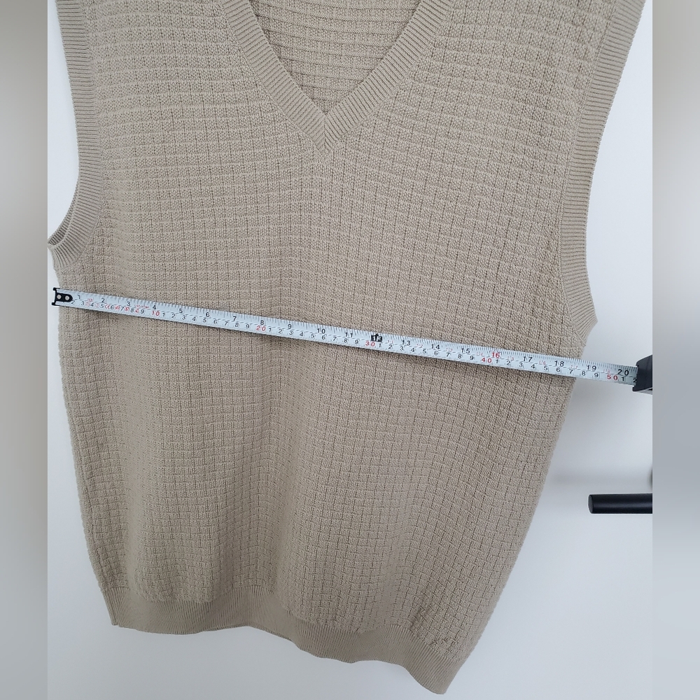 Beige Textured Knit Sweater Vest - Picture 4 of 4